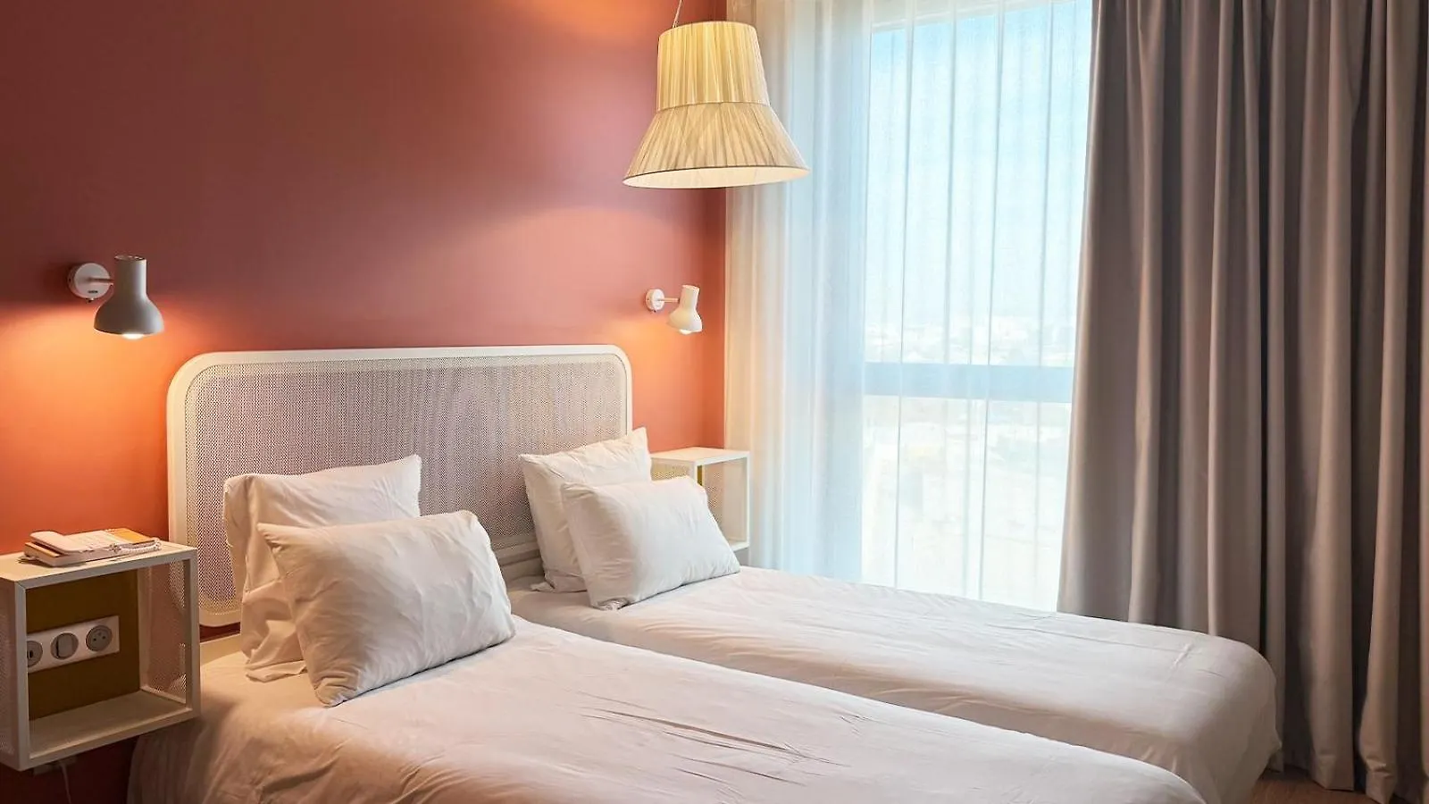 Staying Near the War Memorial: 4 Airport Hotels in Nice Compared