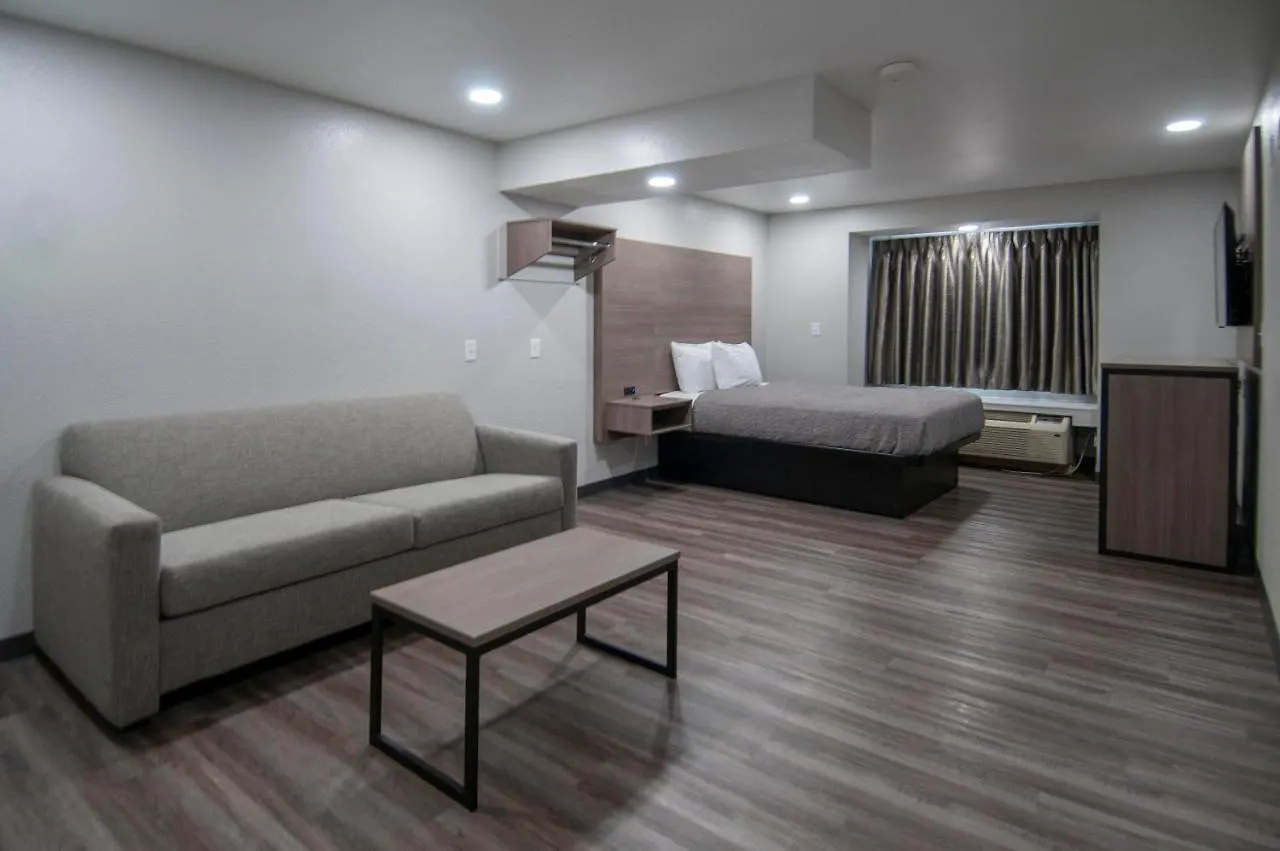 4 Budget Hotels Near Prien Lake Mall That Deliver Value