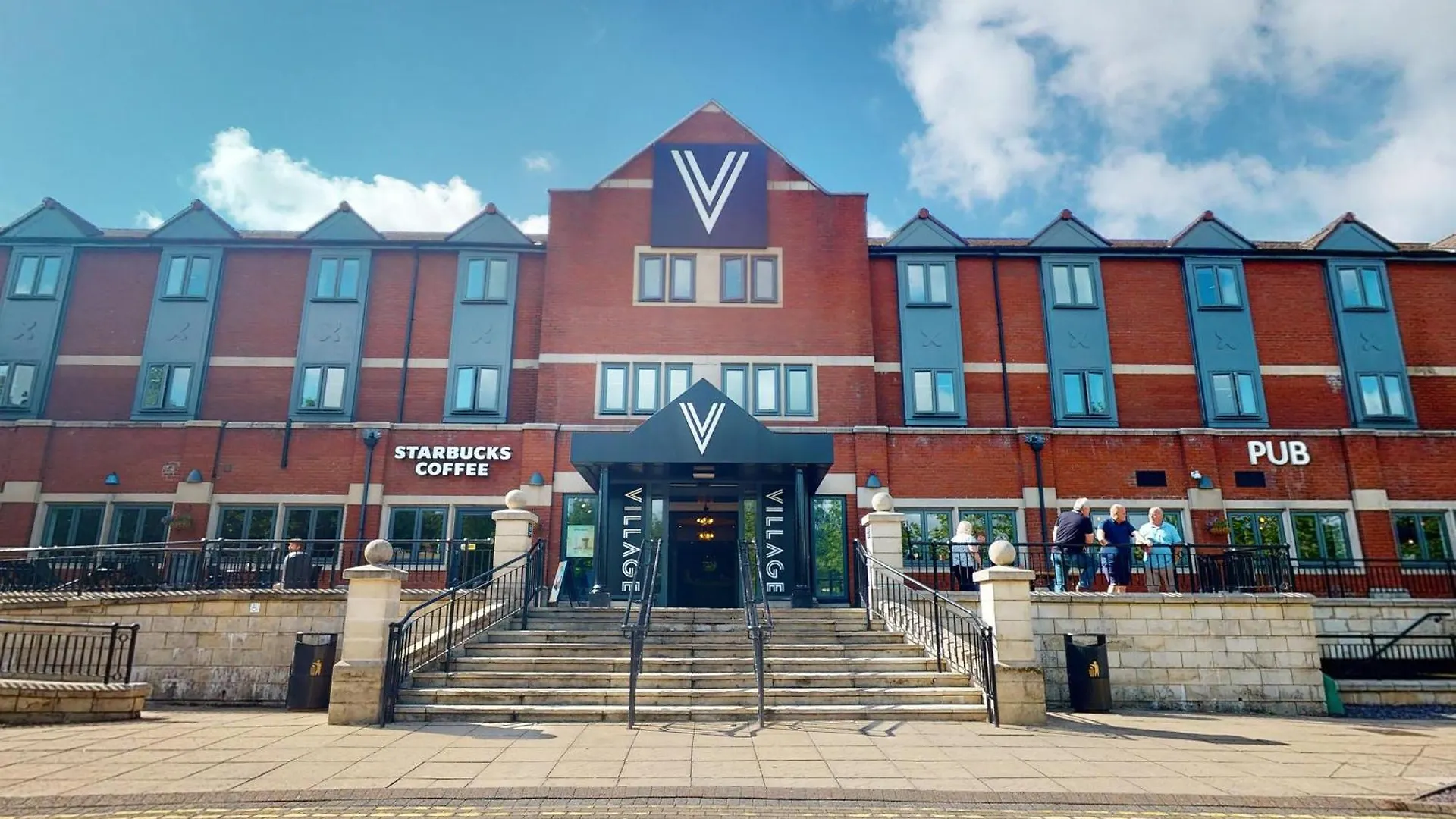 Staying Near Parc Cefn Onn: 3 Cardiff Resorts Compared
