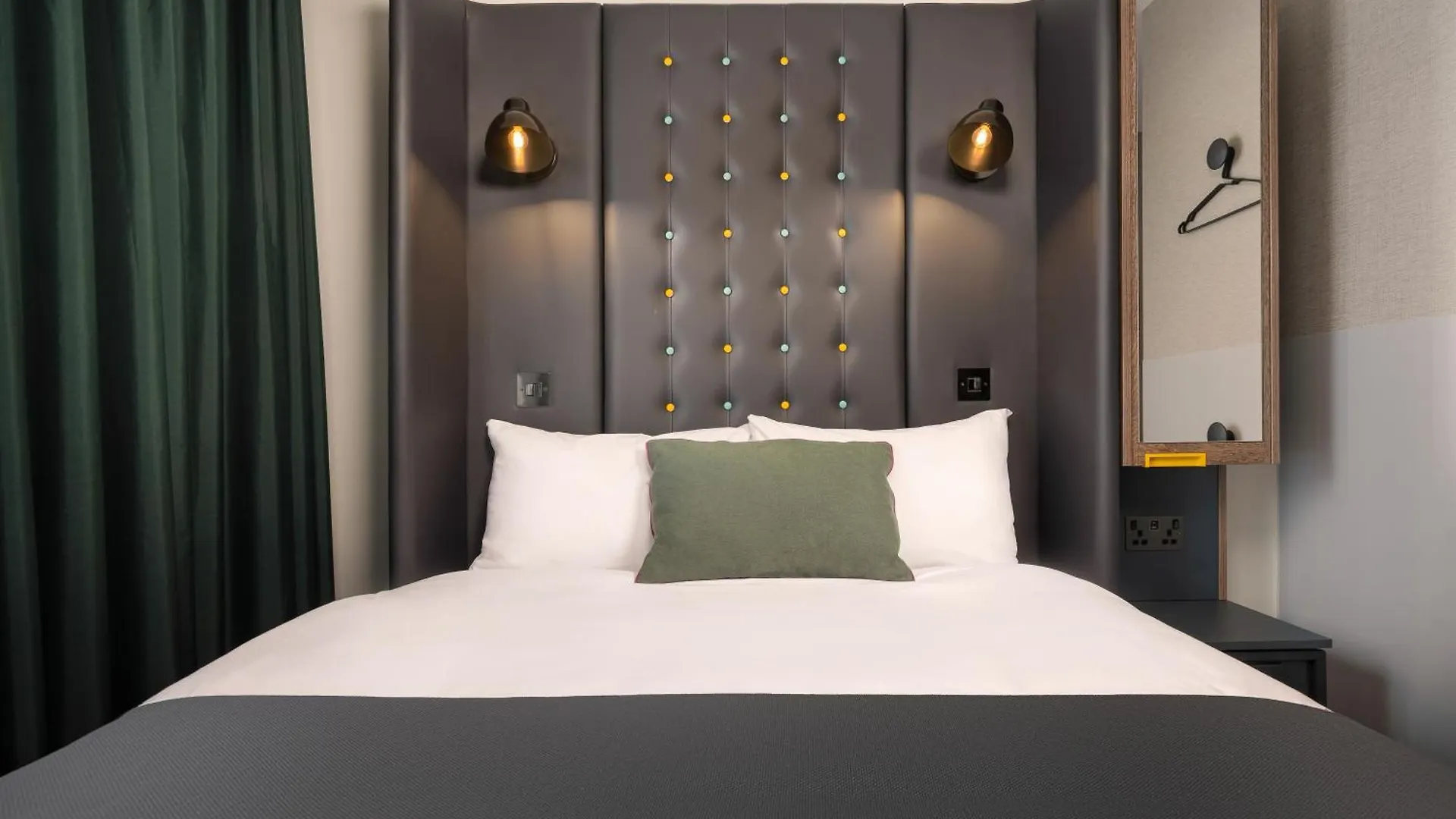 Where to Stay in Lambeth: 9 Best Central London Hotels