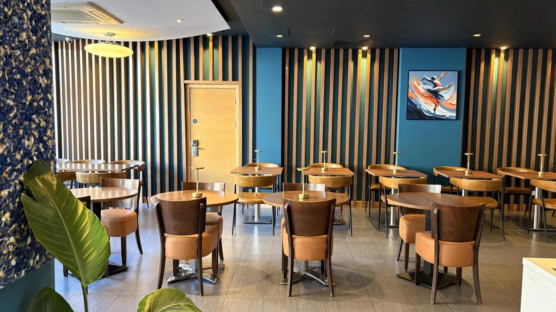 Staying In Southwark: 7 Airport-Accessible Hotels Compared