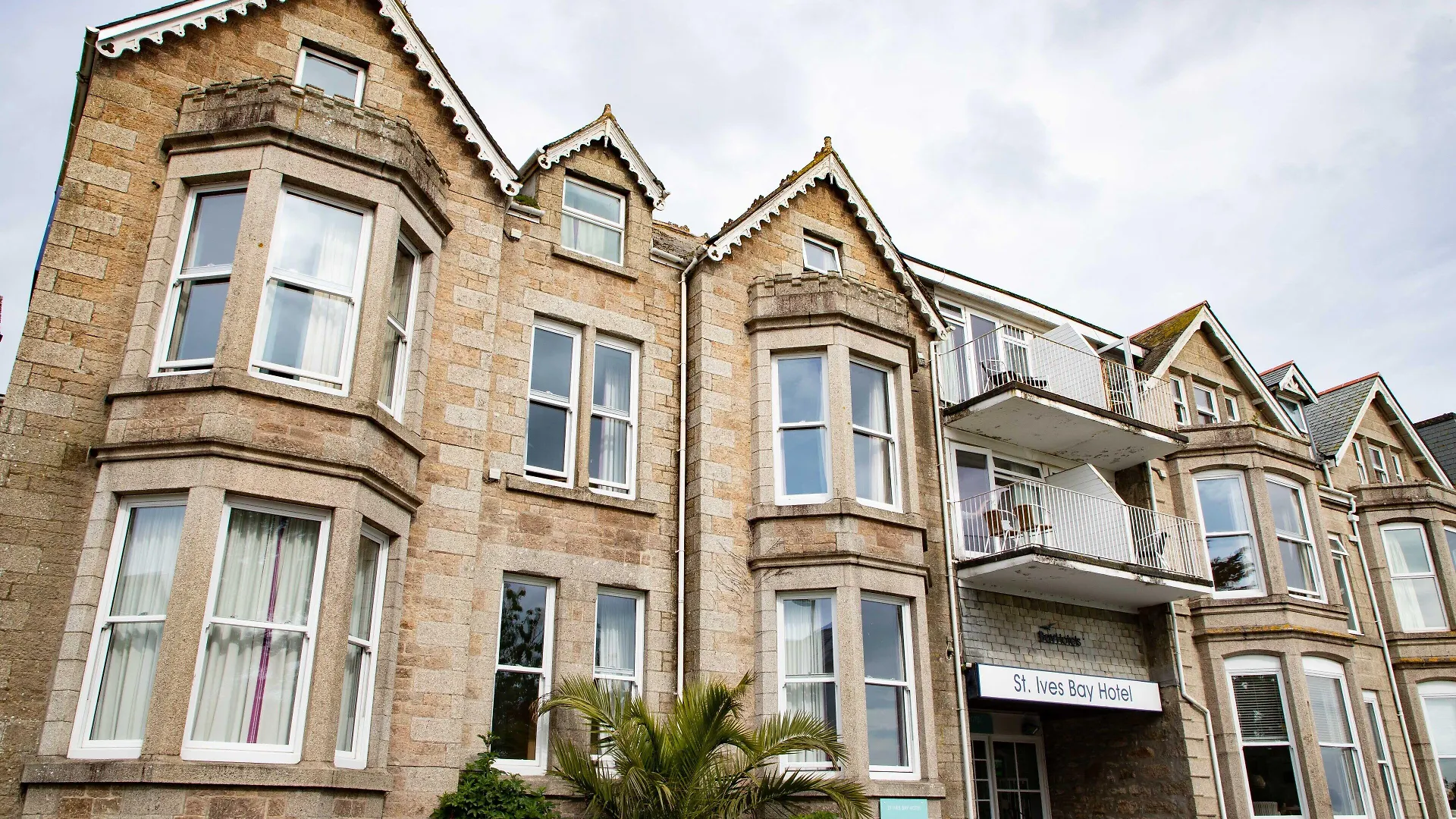 4 Hotels Close to Carbis Bay That Deliver on Location