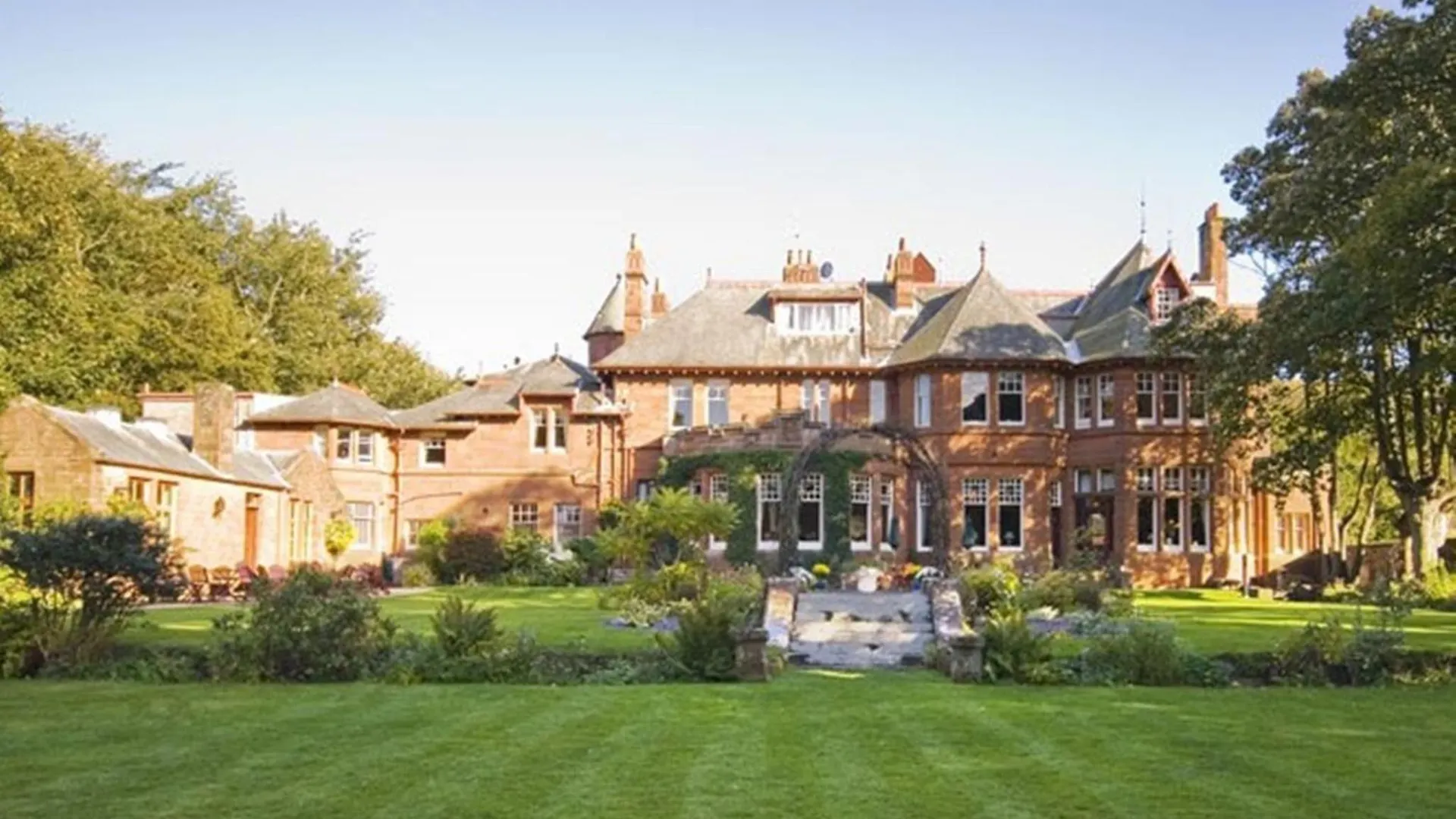 6 Budget Hotels Near Royal Troon Golf Club Worth Booking