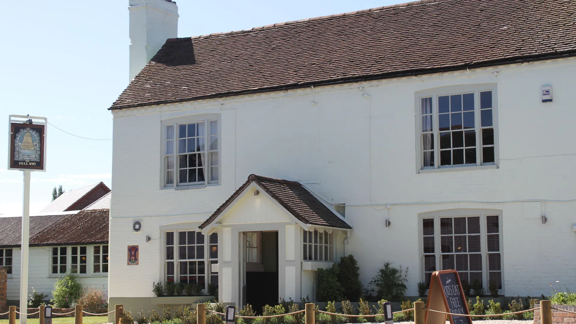 4 Family Hotels Near Worcester Golf & Country Club That Deliver
