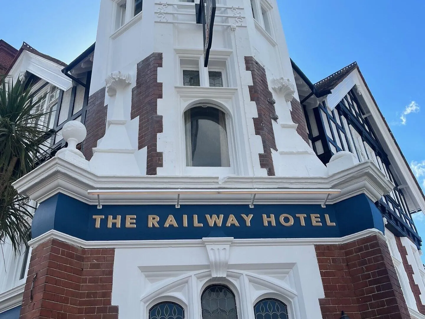 6 Smart Family Hotels Near Lancing & Sompting Legion Club
