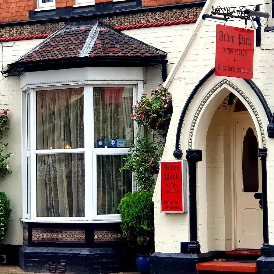 4 Top 4-Star Hotels Near Stratford Butterfly Farm for Easy Access