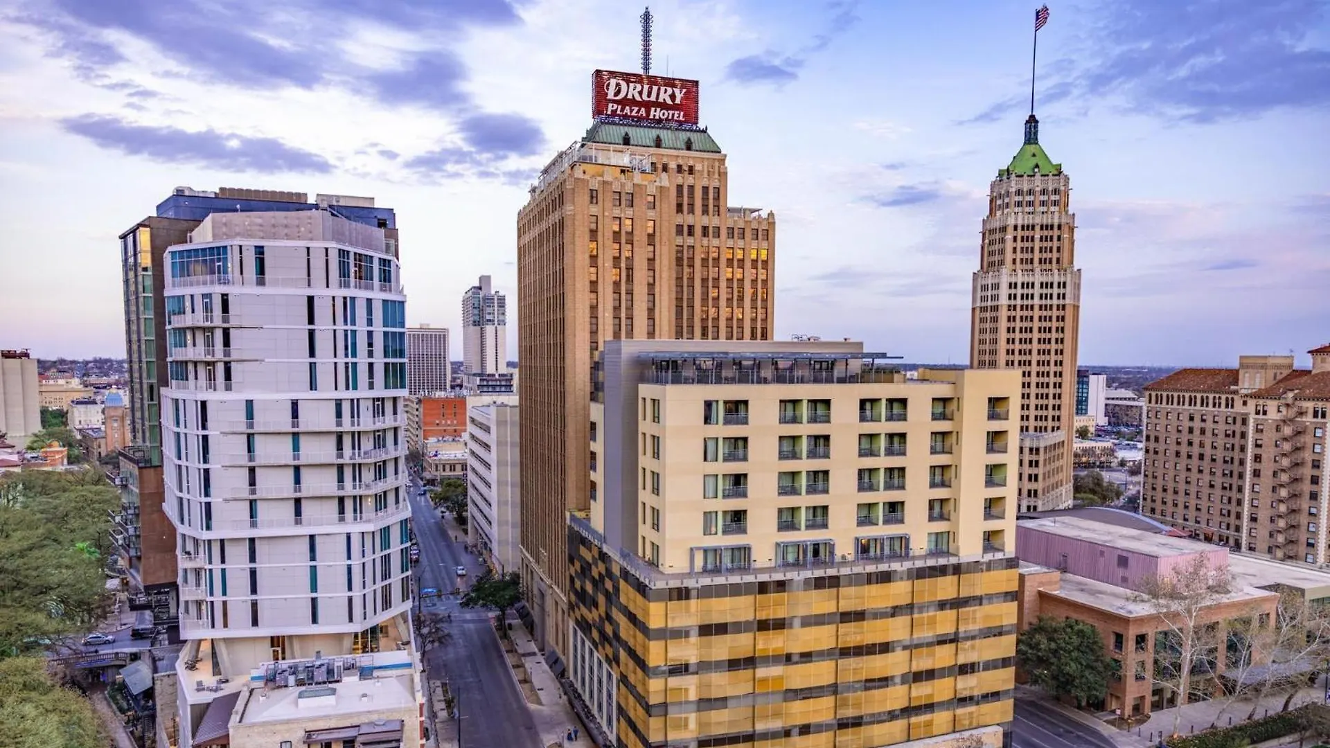 9 Smart Family Hotels in San Antonio Riverwalk Worth Booking