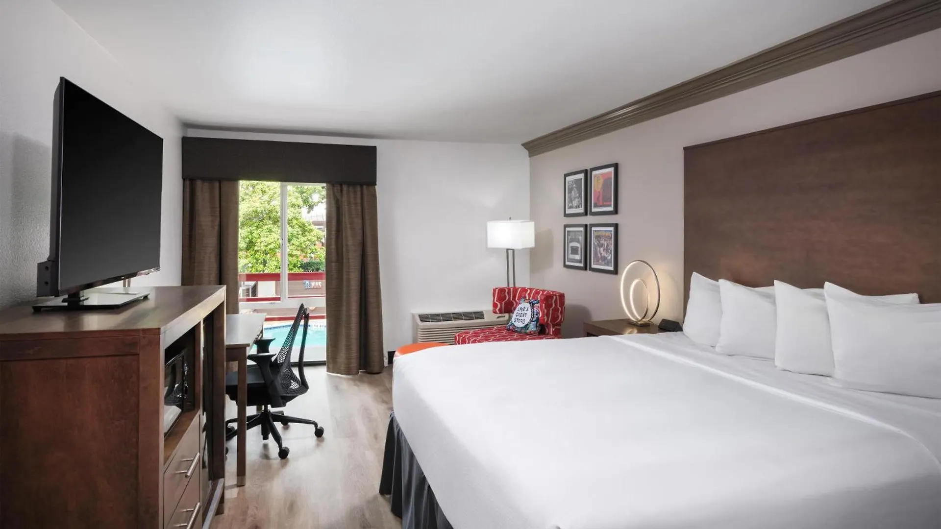 8 Smart Hotels Near Old Bakery Emporium Worth Booking