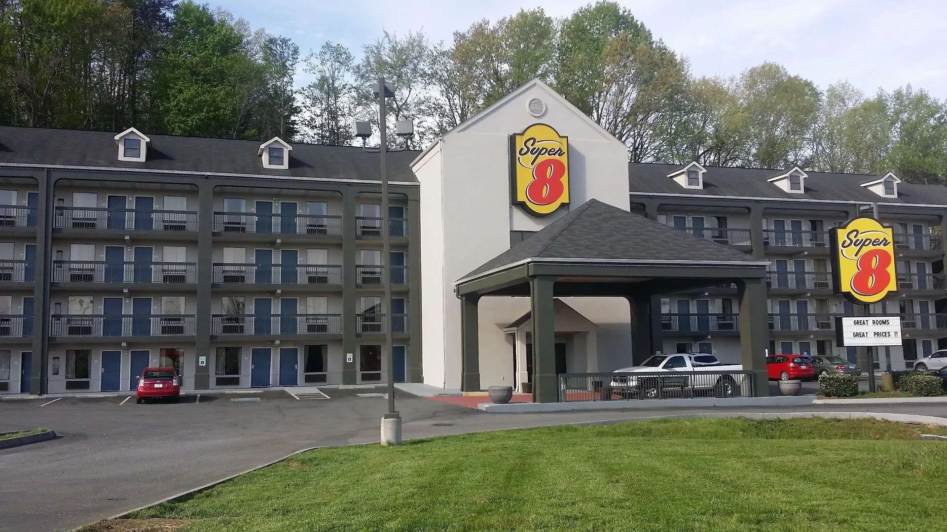 15 Budget Hotels Near Old Mill Pigeon Forge Worth Booking