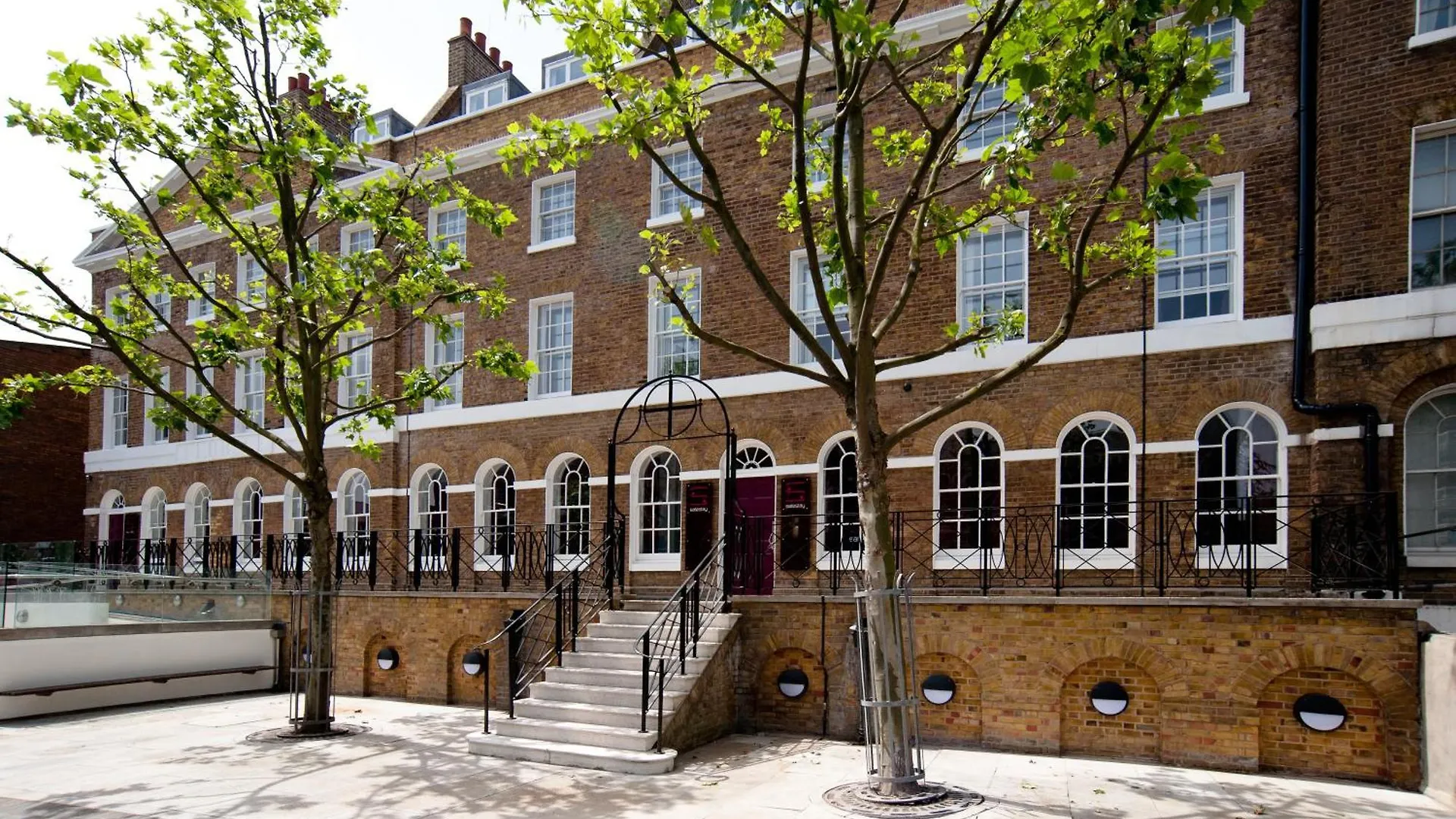 Where to Stay Near Imperial War Museum: 14 Budget Hotels