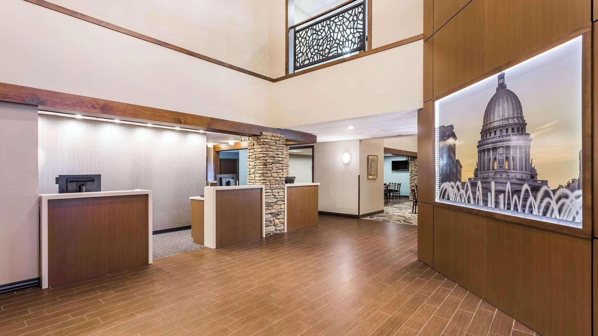 5 Business Hotels Close to Henry Vilas Zoo, Madison