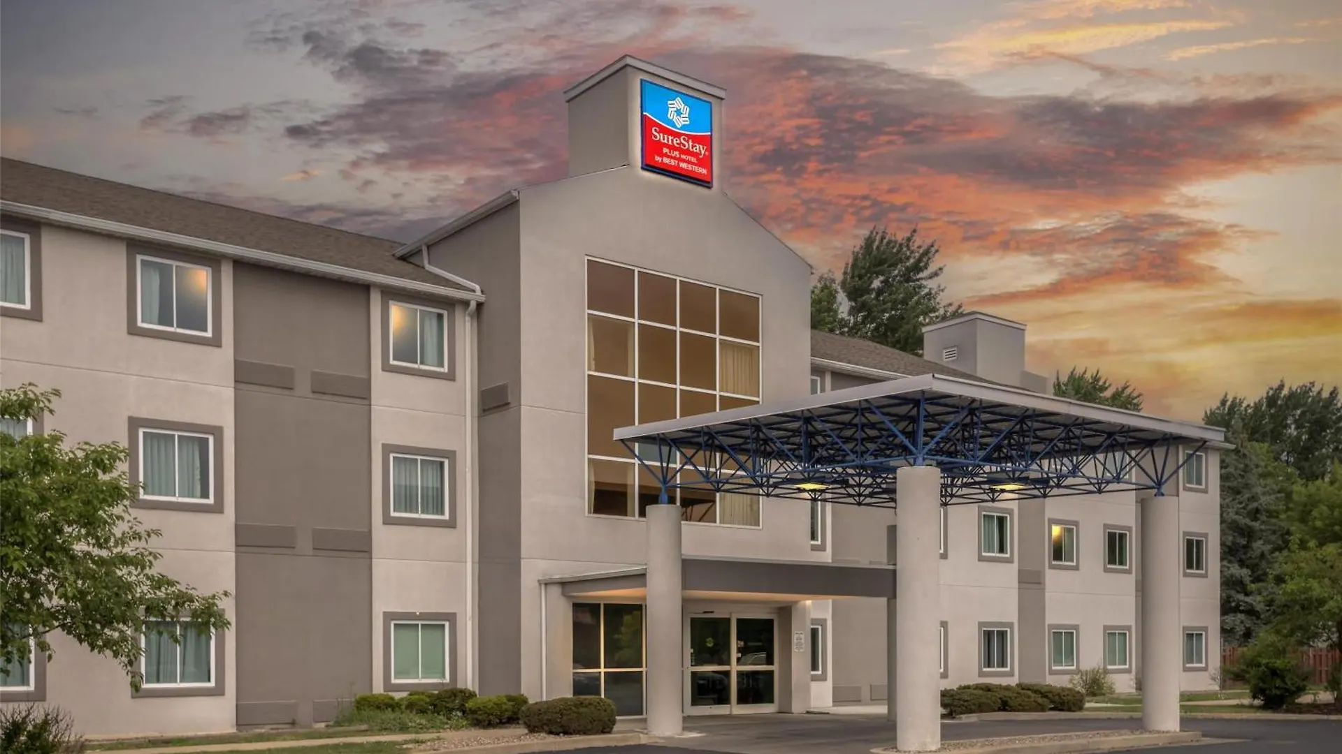 Where to Stay Near Niagara Falls State Park: 4 Airport Hotels Compared