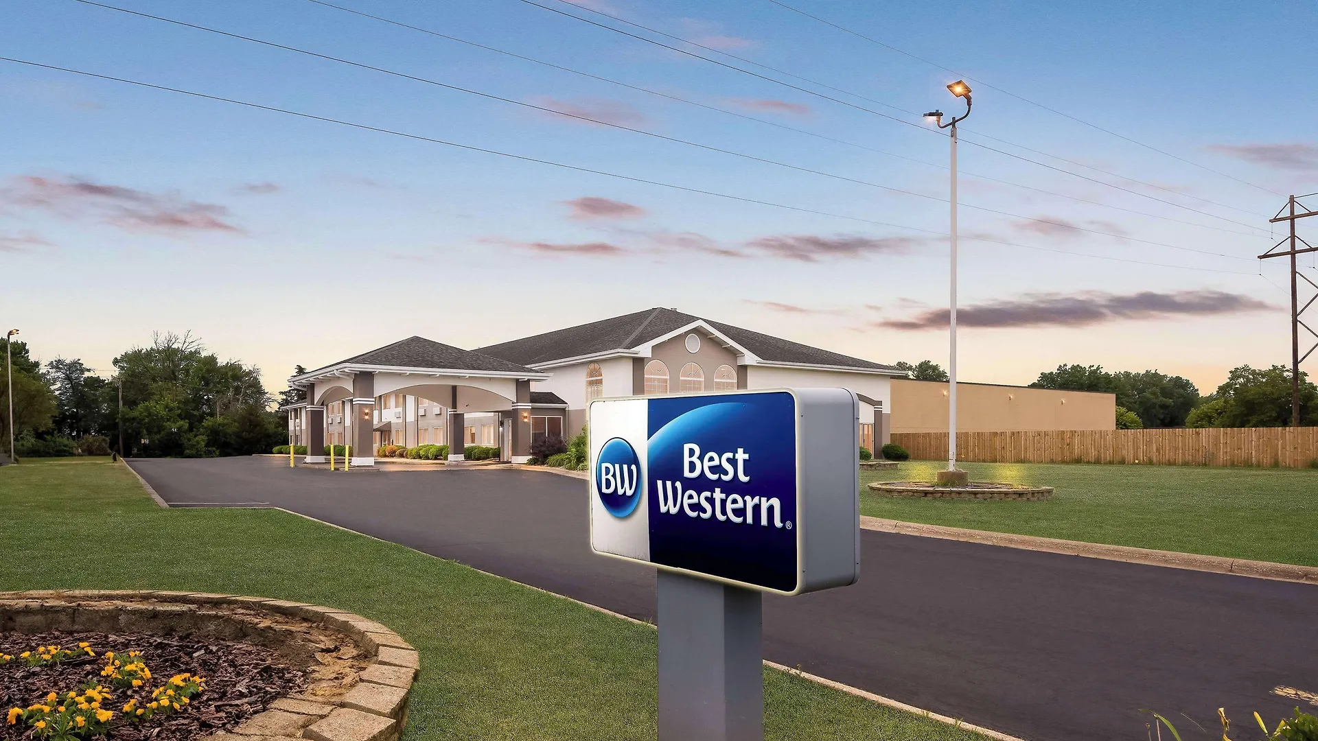 10 Business Hotels Near QCCA Expo Center That Deliver