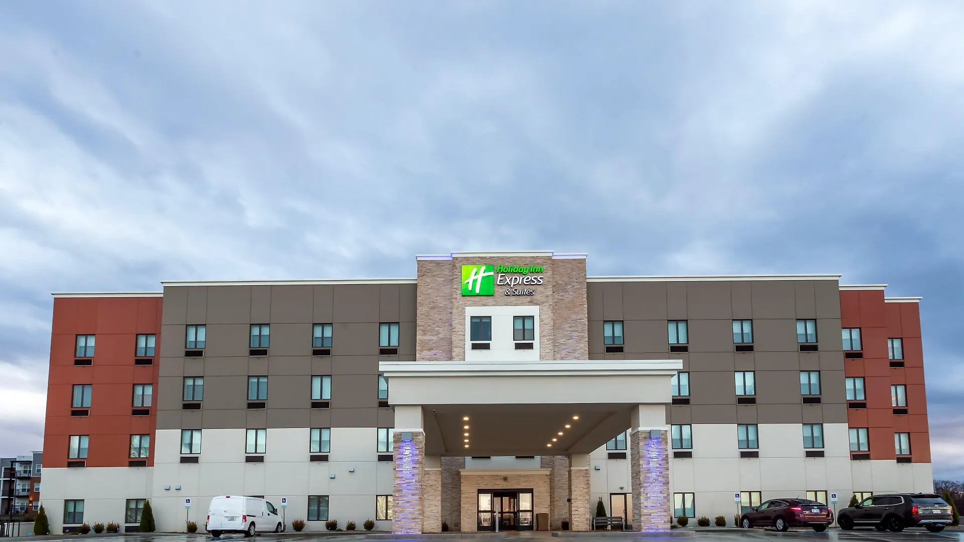 4 Smart Business Hotels Near Northland Mall Worth Booking