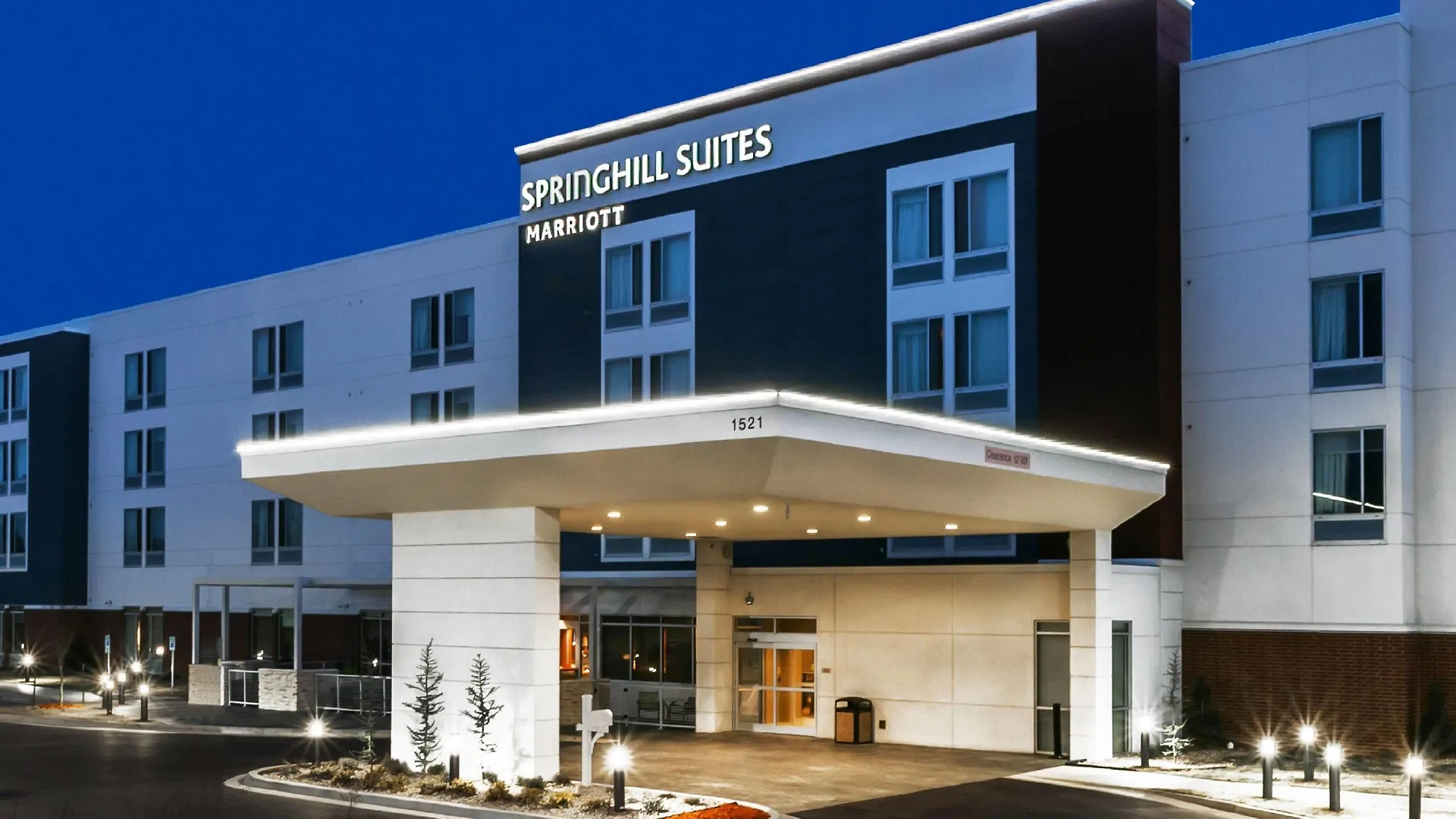 4 Family Hotels Near LaFortune Park That Deliver