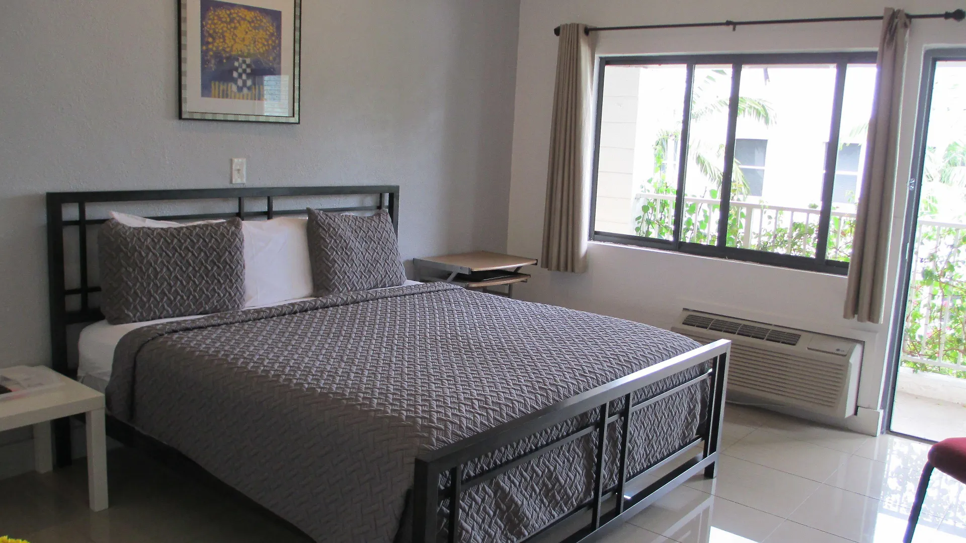4 Smart Budget Hotels Near Shops at Midtown Miami