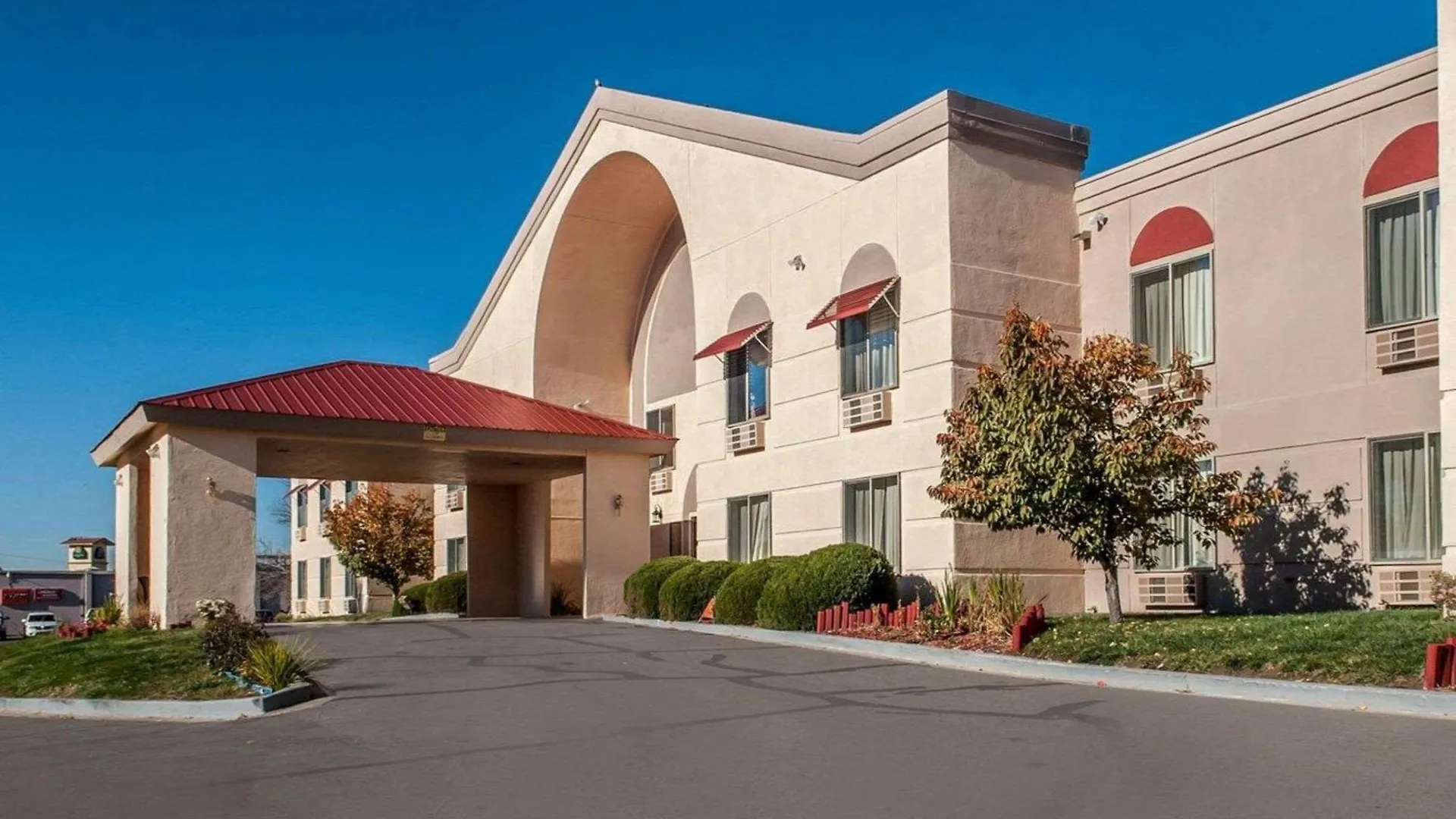 Staying Near E 3 Children's Museum: 5 Airport Hotels Compared