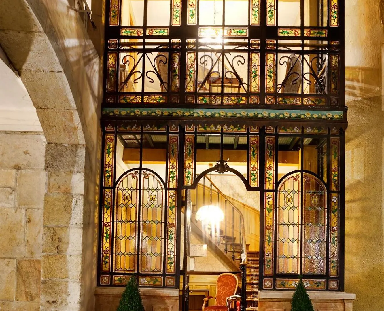 Staying Near Beaune Exhibition Centre: 9 Family Hotels Compared