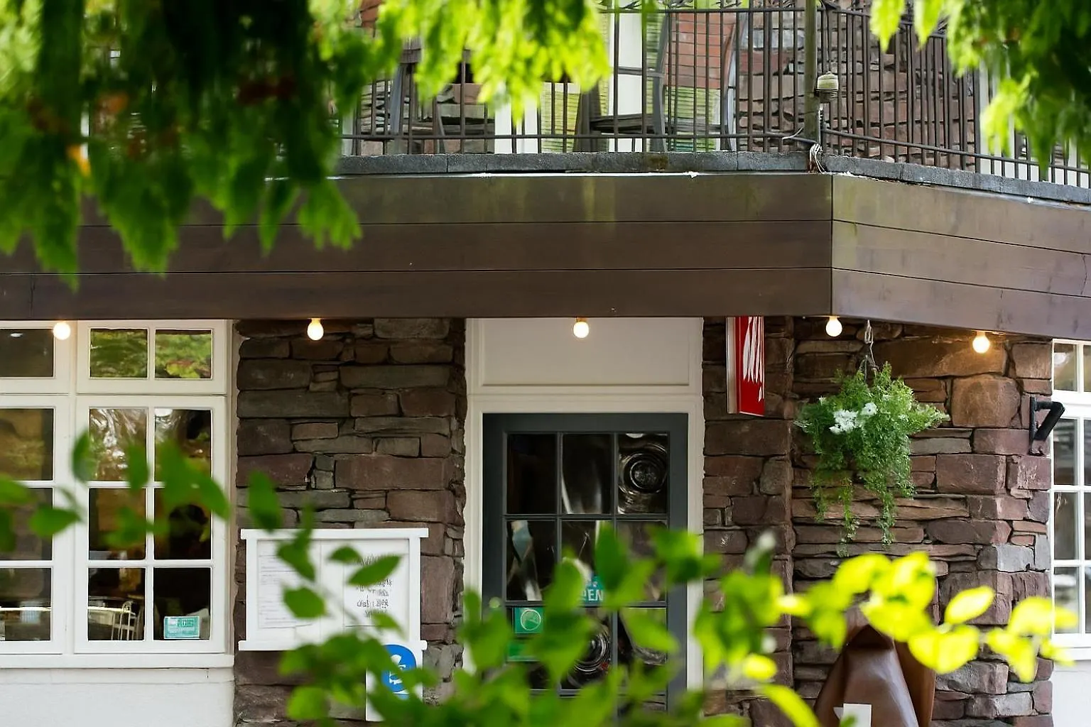 Where to Stay Near Dove Cottage: 4 Central Grasmere Hotels