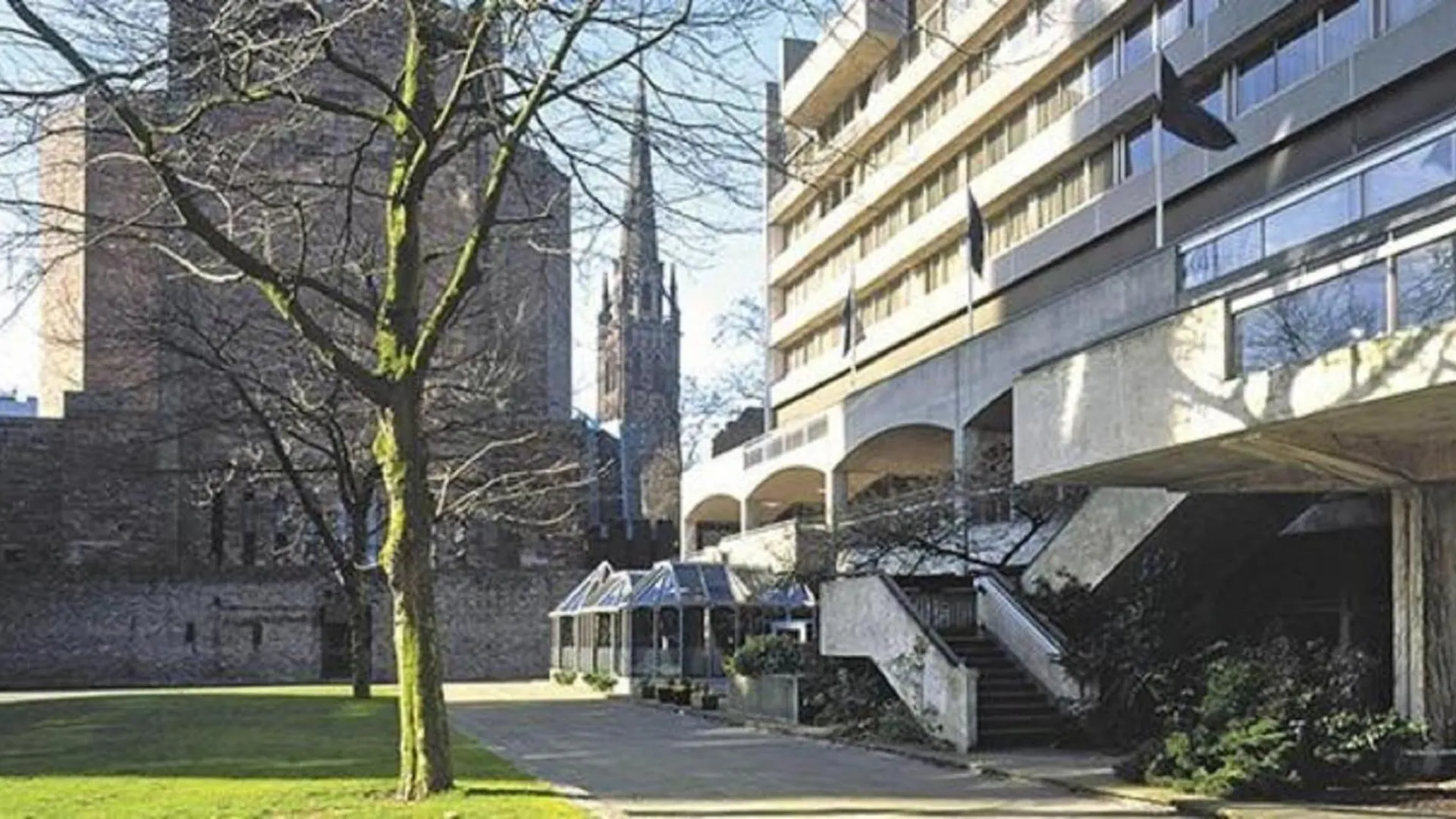 Near Lady Godiva Statue: 4 Design Hotels Compared