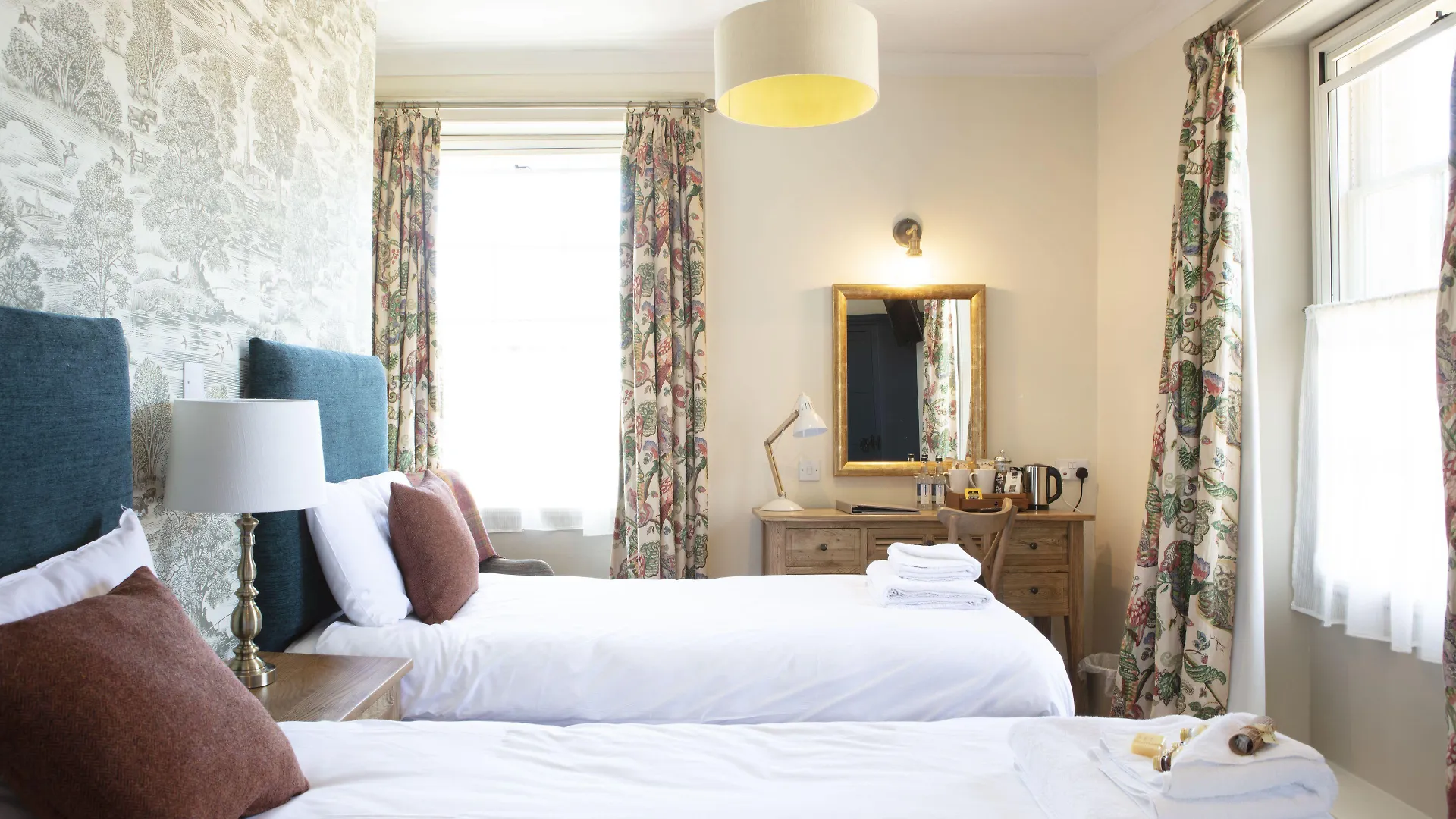 Where to Stay Near The Courts Garden: 4 Family Hotels Reviewed