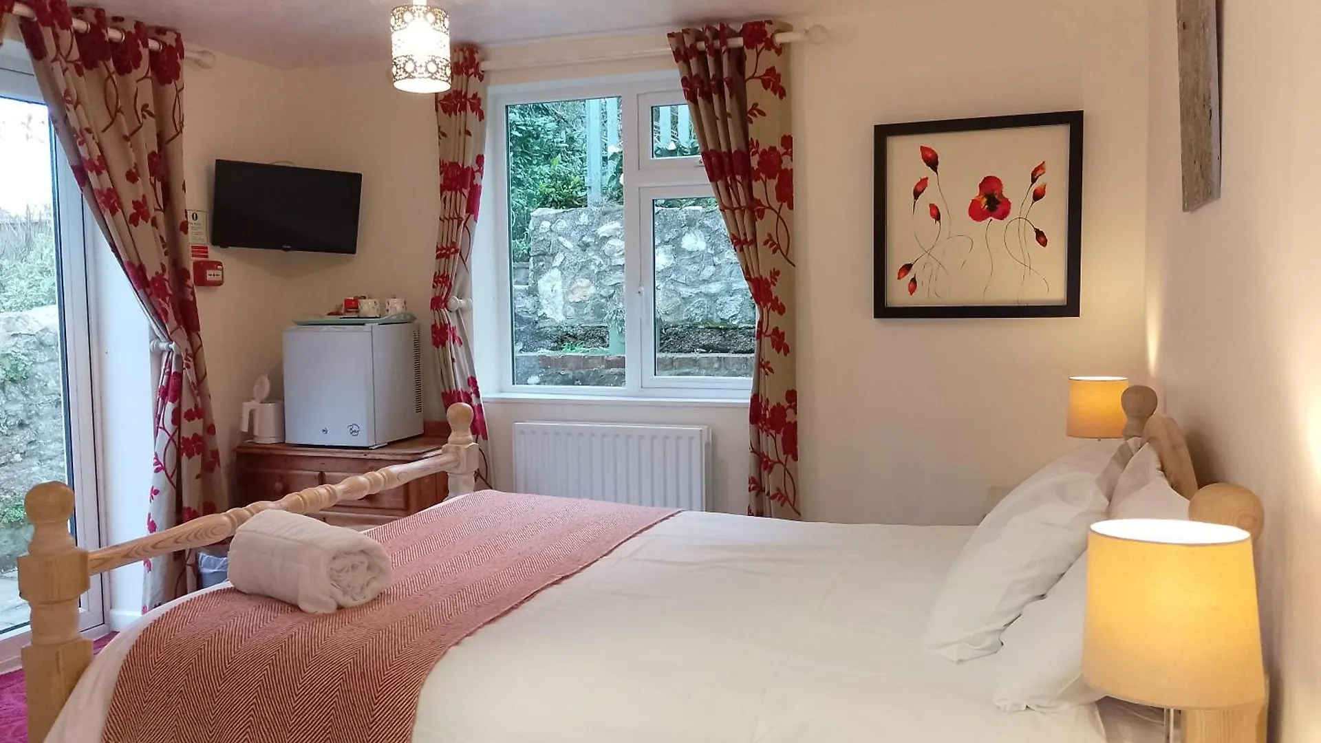 Staying Near Seaton Tramway: 6 Central Hotels Compared