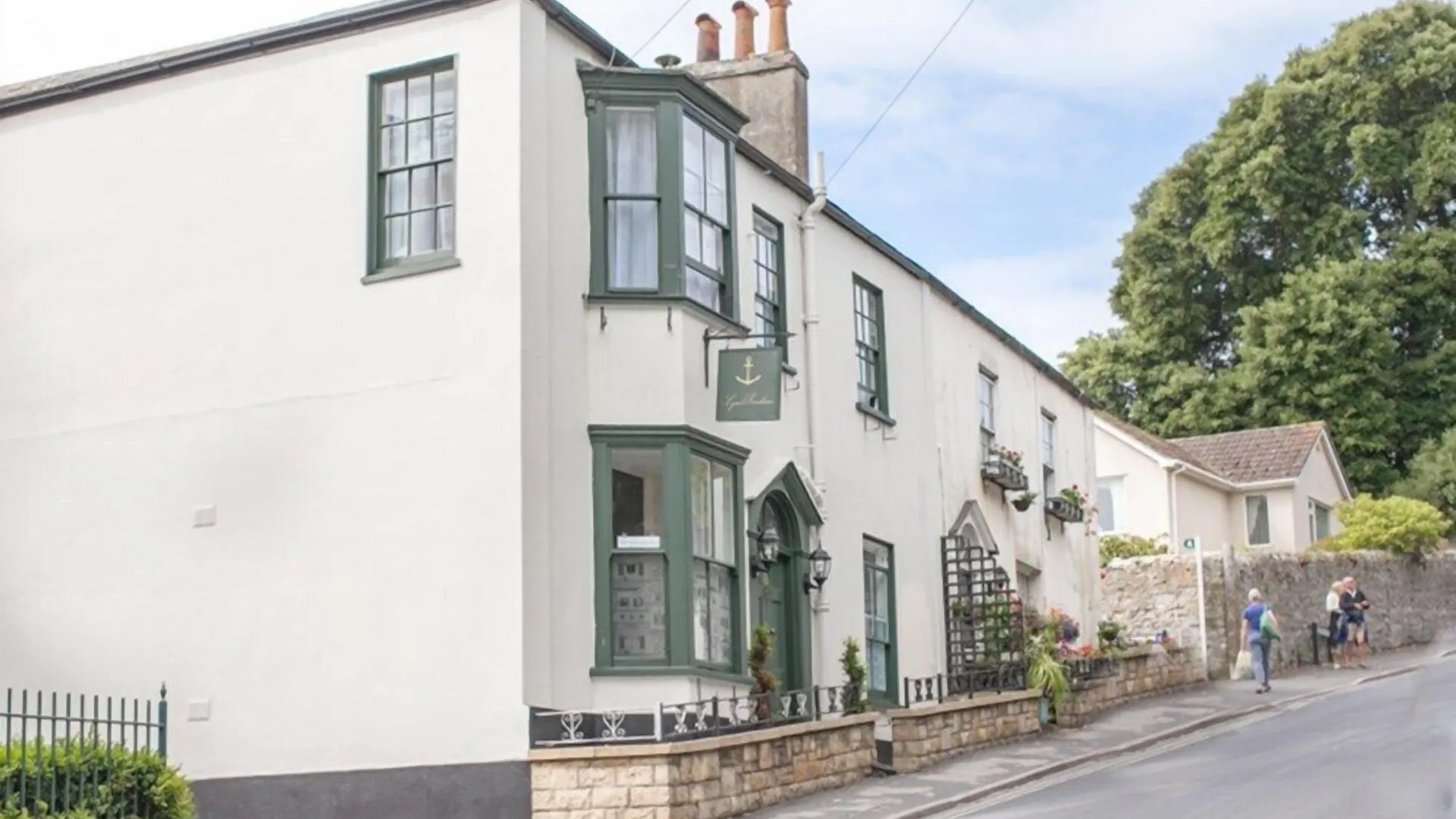 4 Central Hotels Close to River Cottage, Welshpool