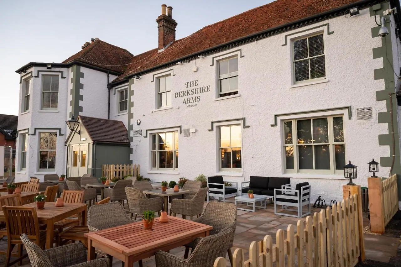 4 Family-Friendly Hotels Near Thatcham Nature Discovery Centre
