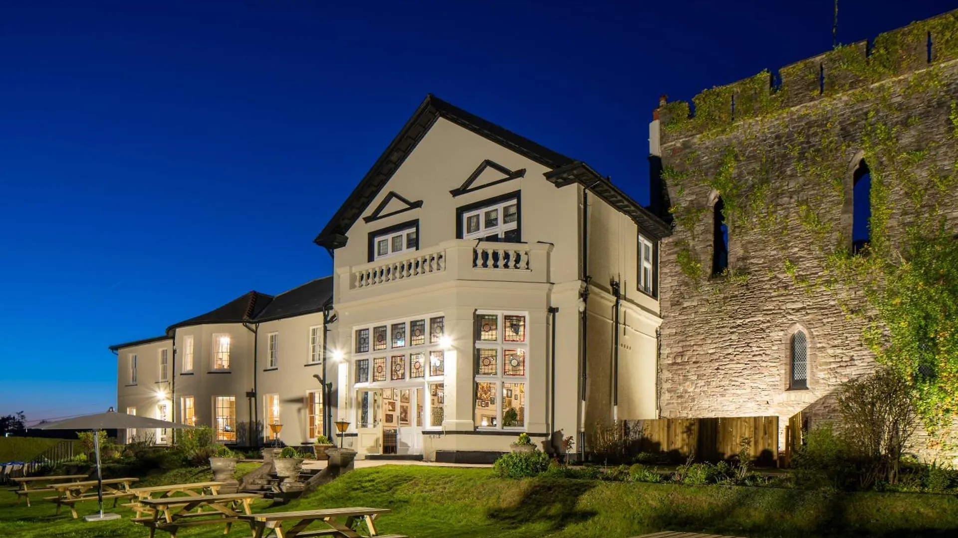 4 Budget Hotels In Brecon Beacons Worth Booking