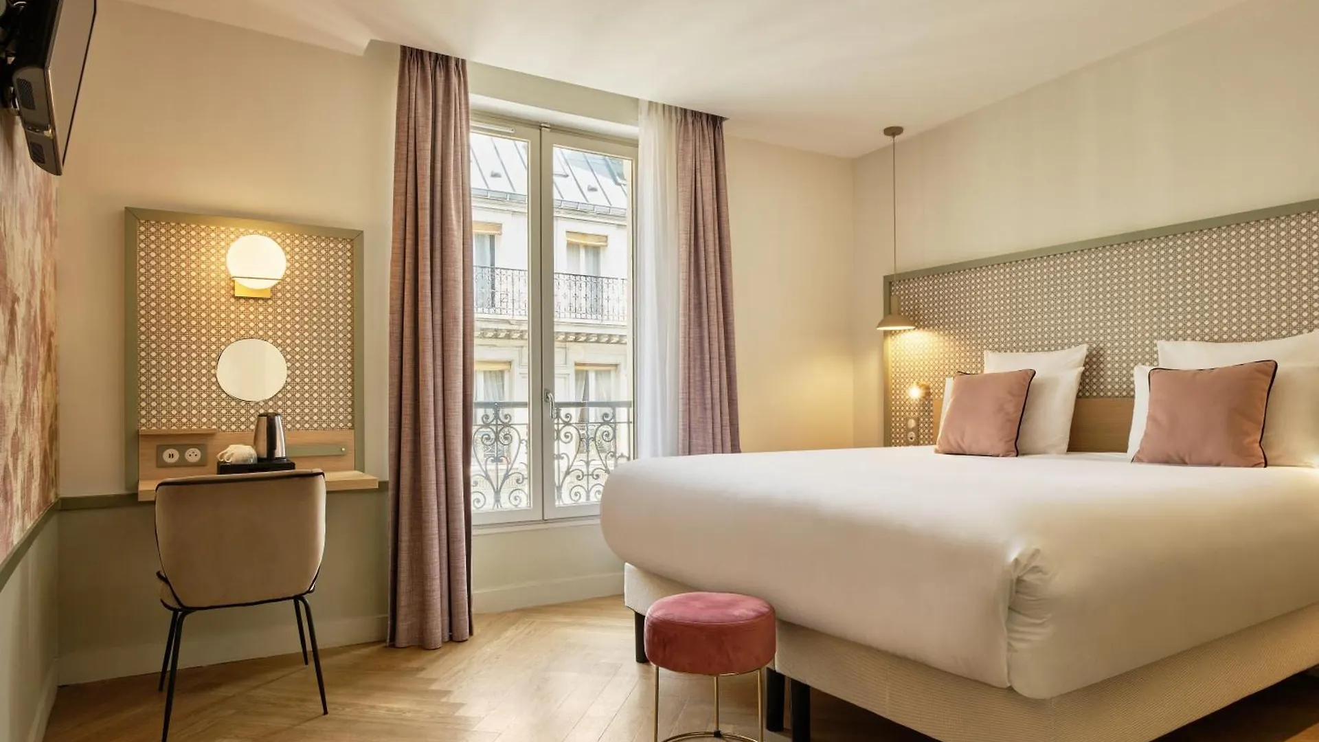 Staying In the 8th Arr.: 3 Boutique Hotels Compared
