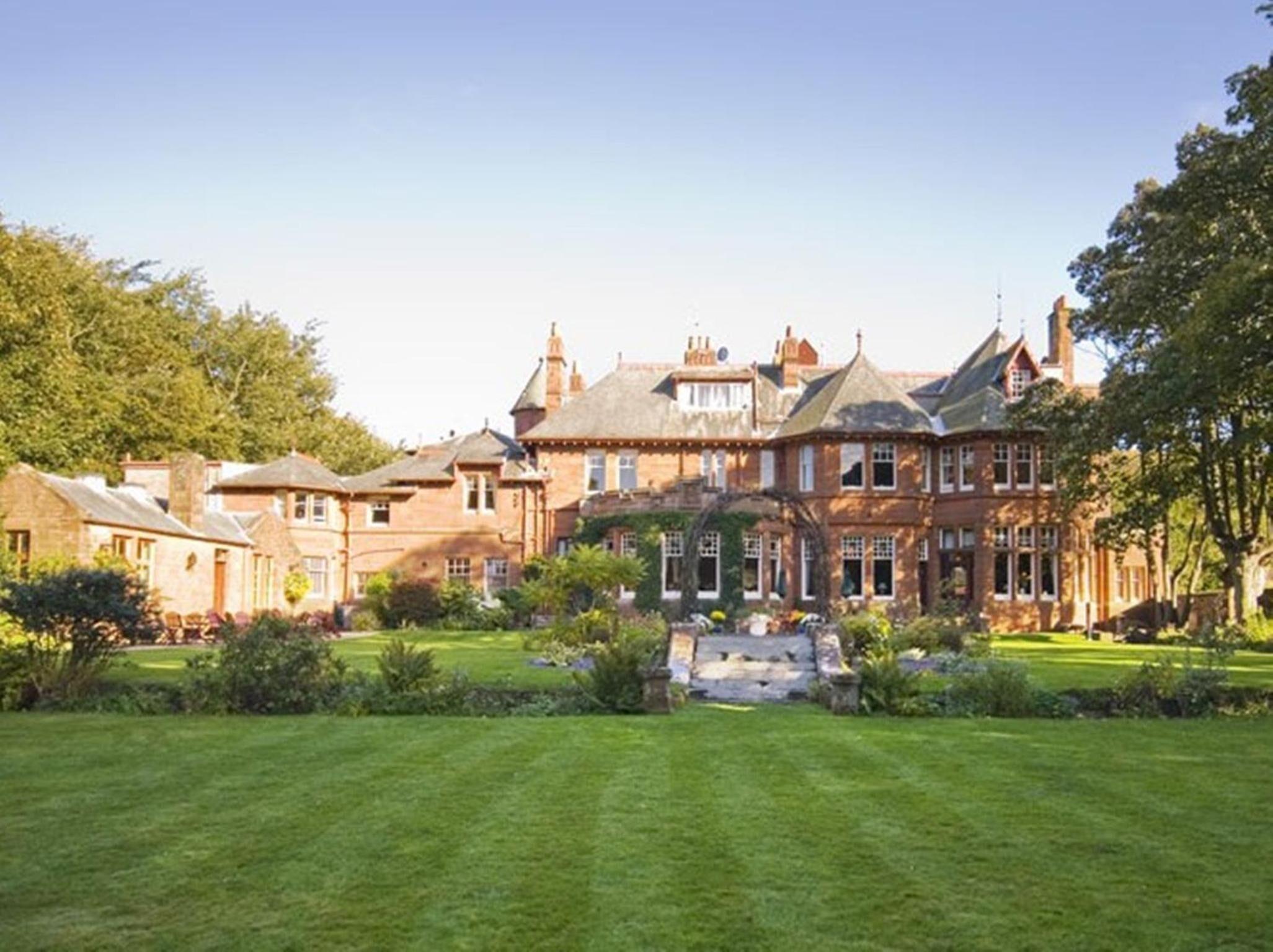 6 Budget Hotels Near Royal Troon Golf Club Worth Booking
