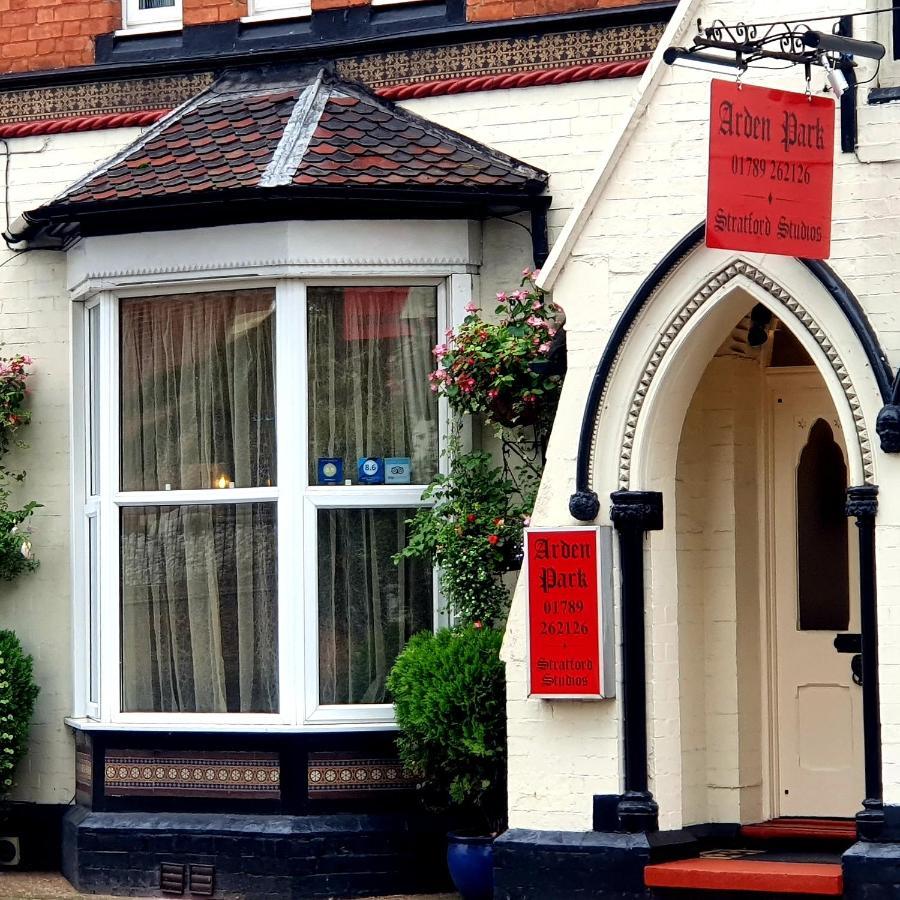 4 Top 4-Star Hotels Near Stratford Butterfly Farm for Easy Access