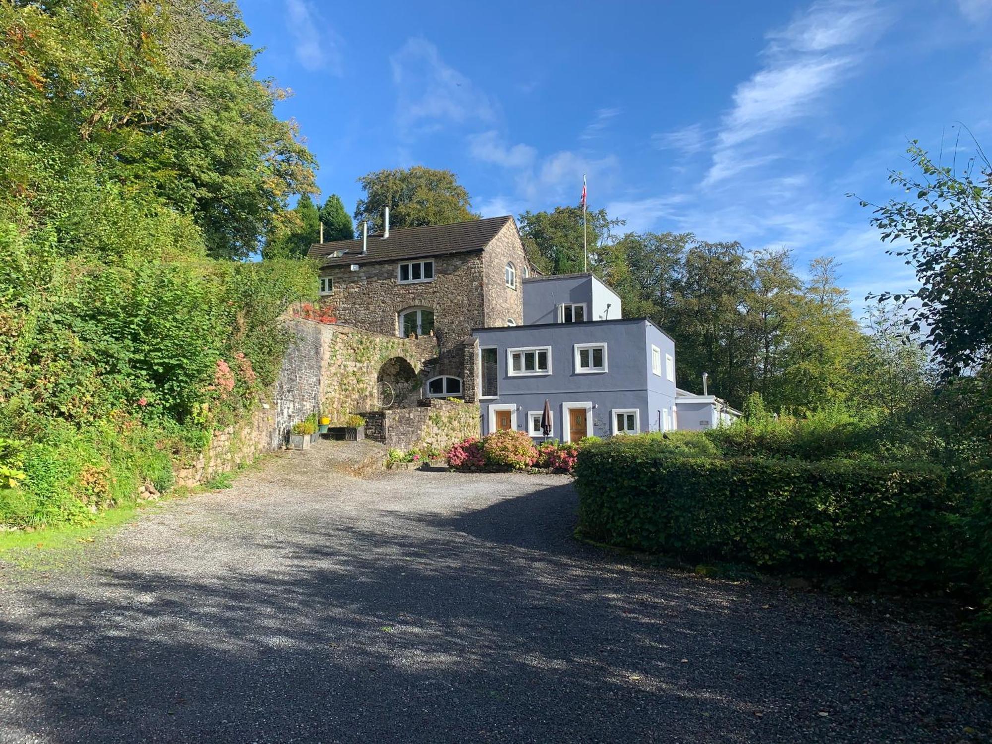 9 B&Bs and Apartments in South Wales That Stand Out
