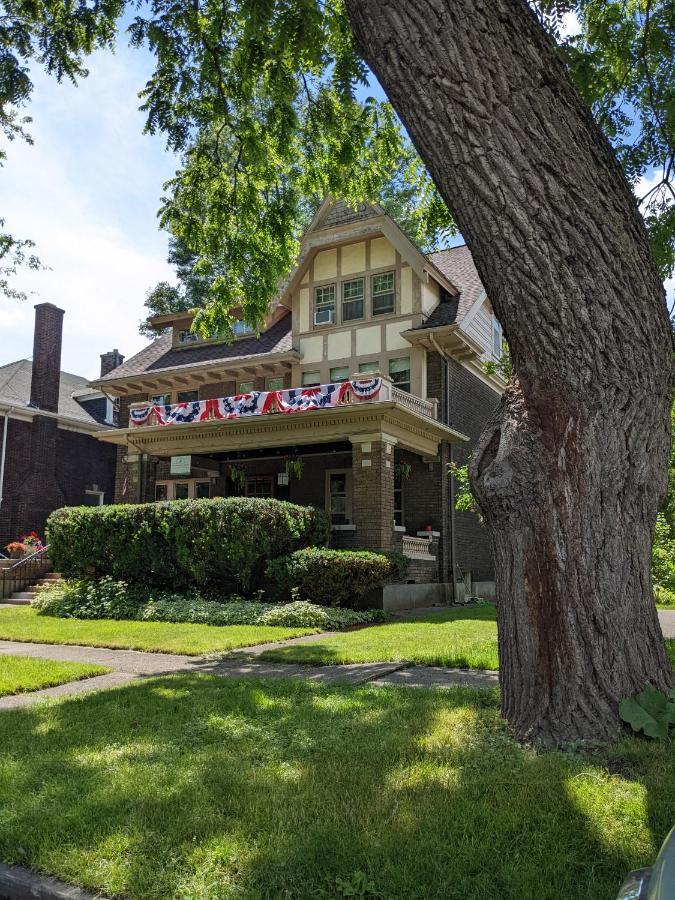 7 Airport Hotels Near Botanical Gardens Niagara Falls