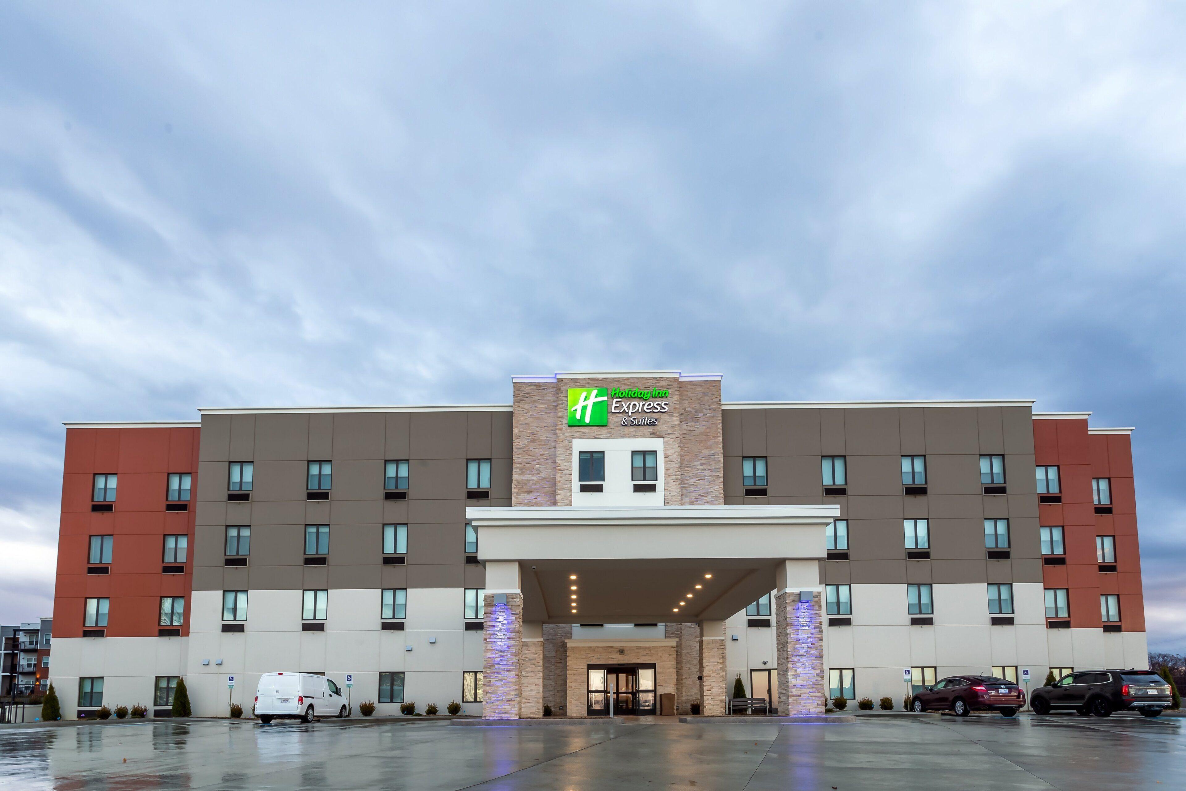4 Smart Business Hotels Near Northland Mall Worth Booking
