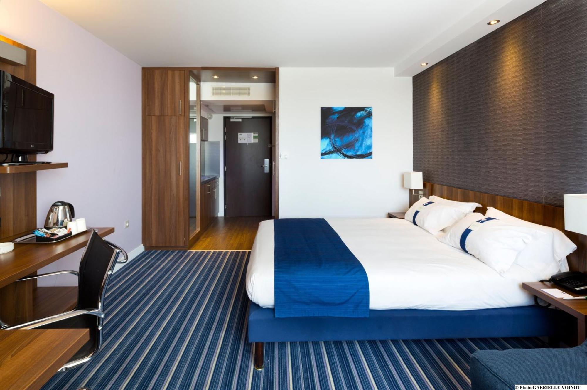 Near Skatepark Grammont: 2 Airport-Accessible Hotels Compared