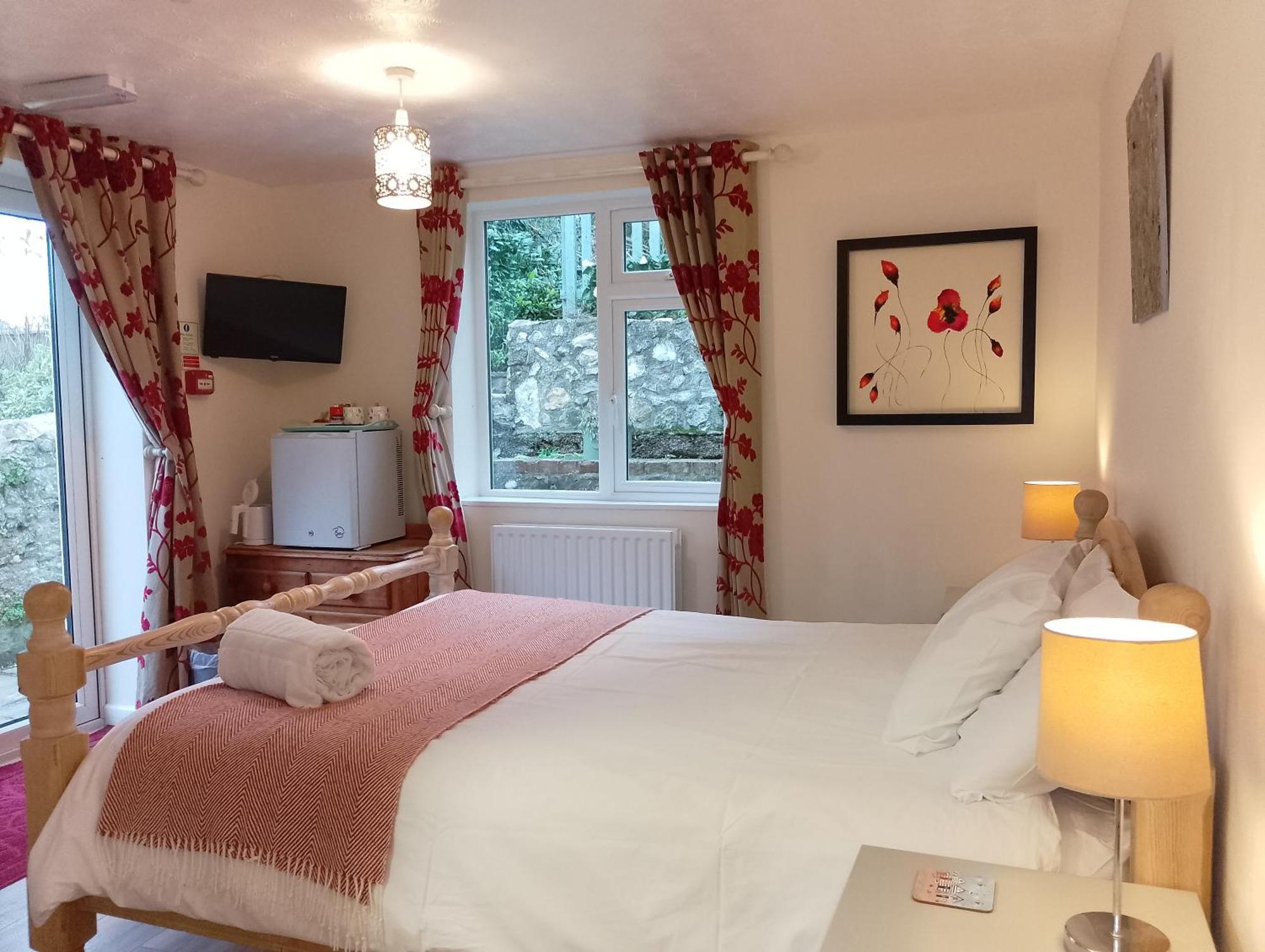 Staying Near Seaton Tramway: 6 Central Hotels Compared