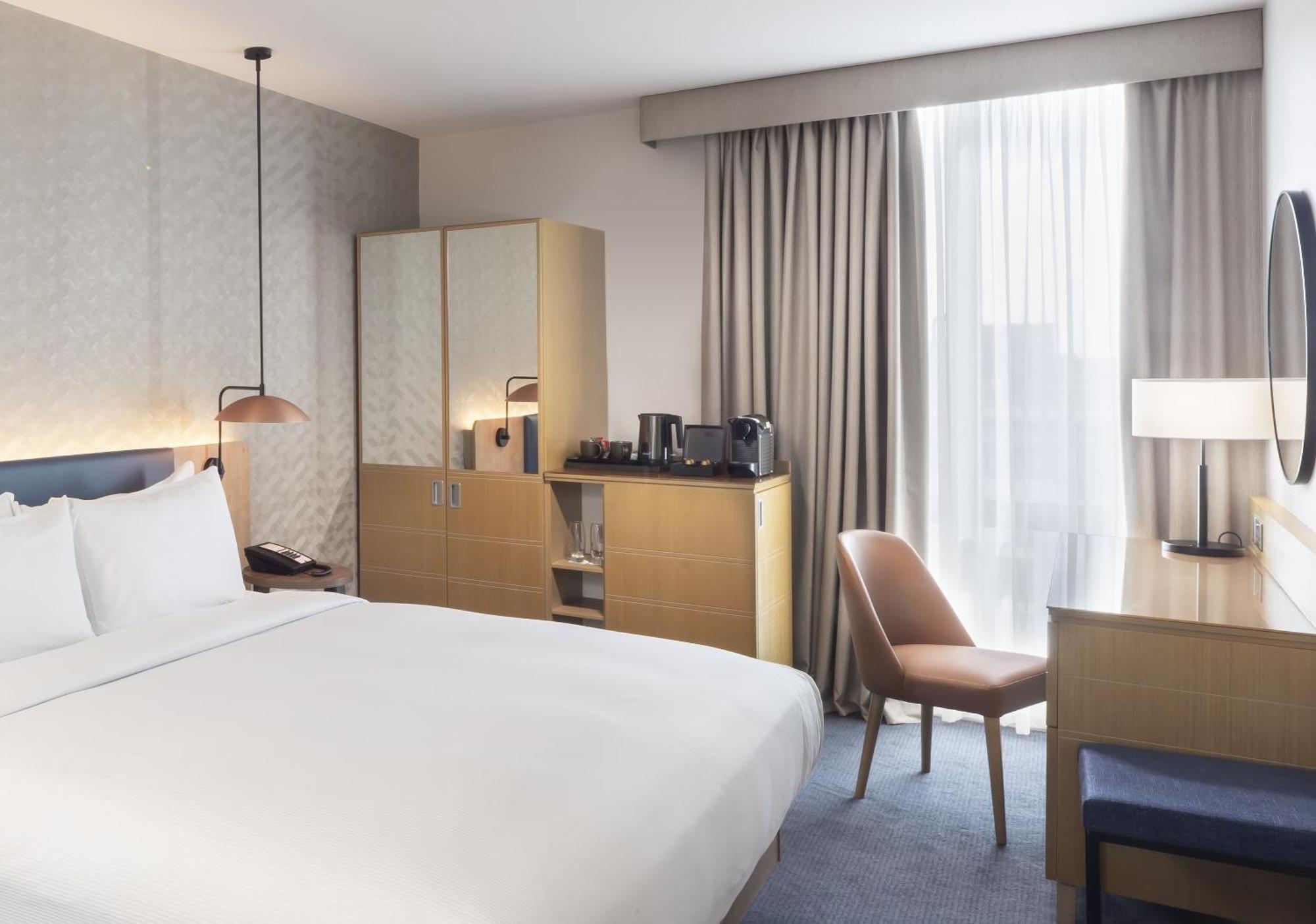 Staying Near Cabot Circus, Bristol: 4 Hotels Compared