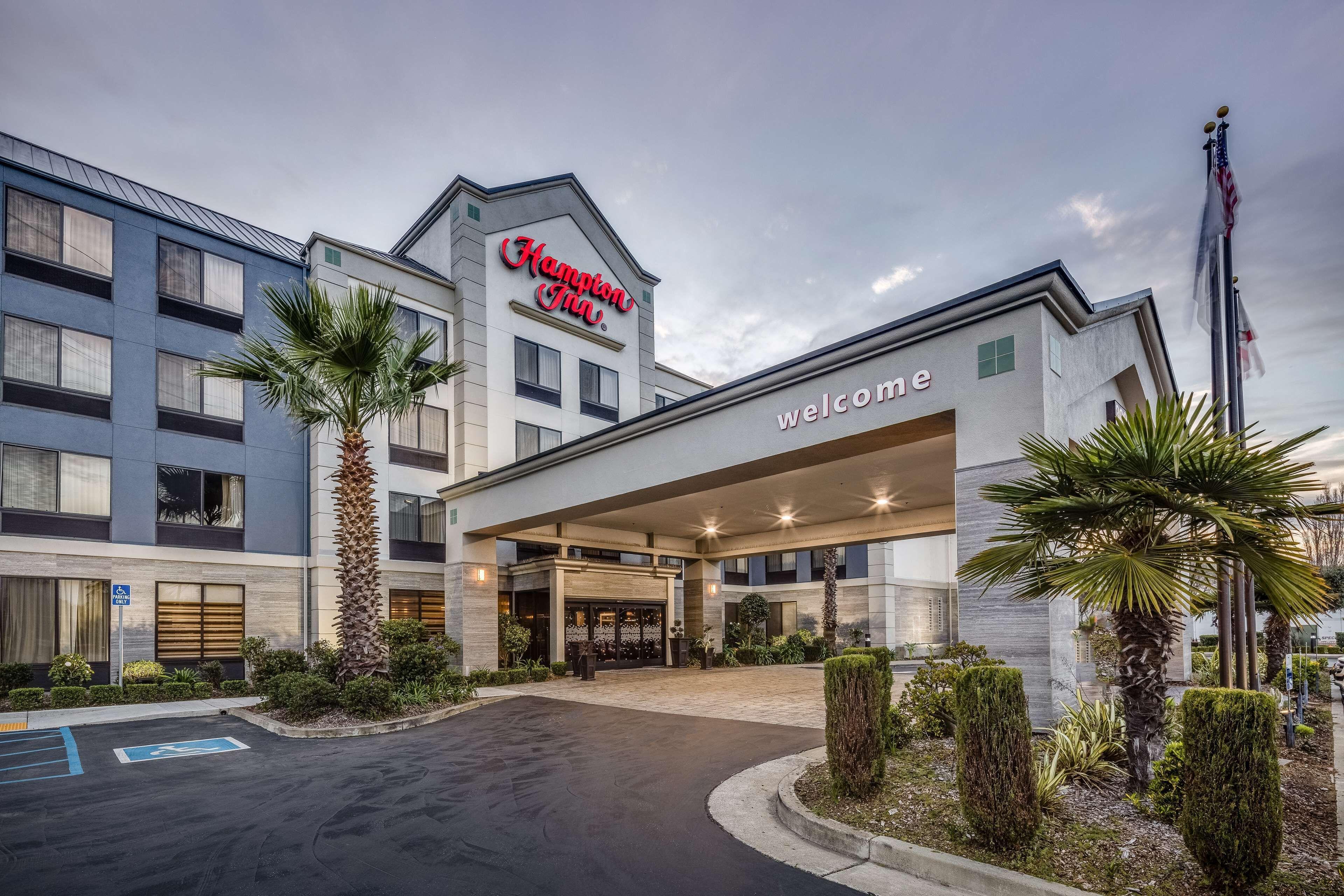 4 Airport Hotels Near Oyster Point Park That Stand Out