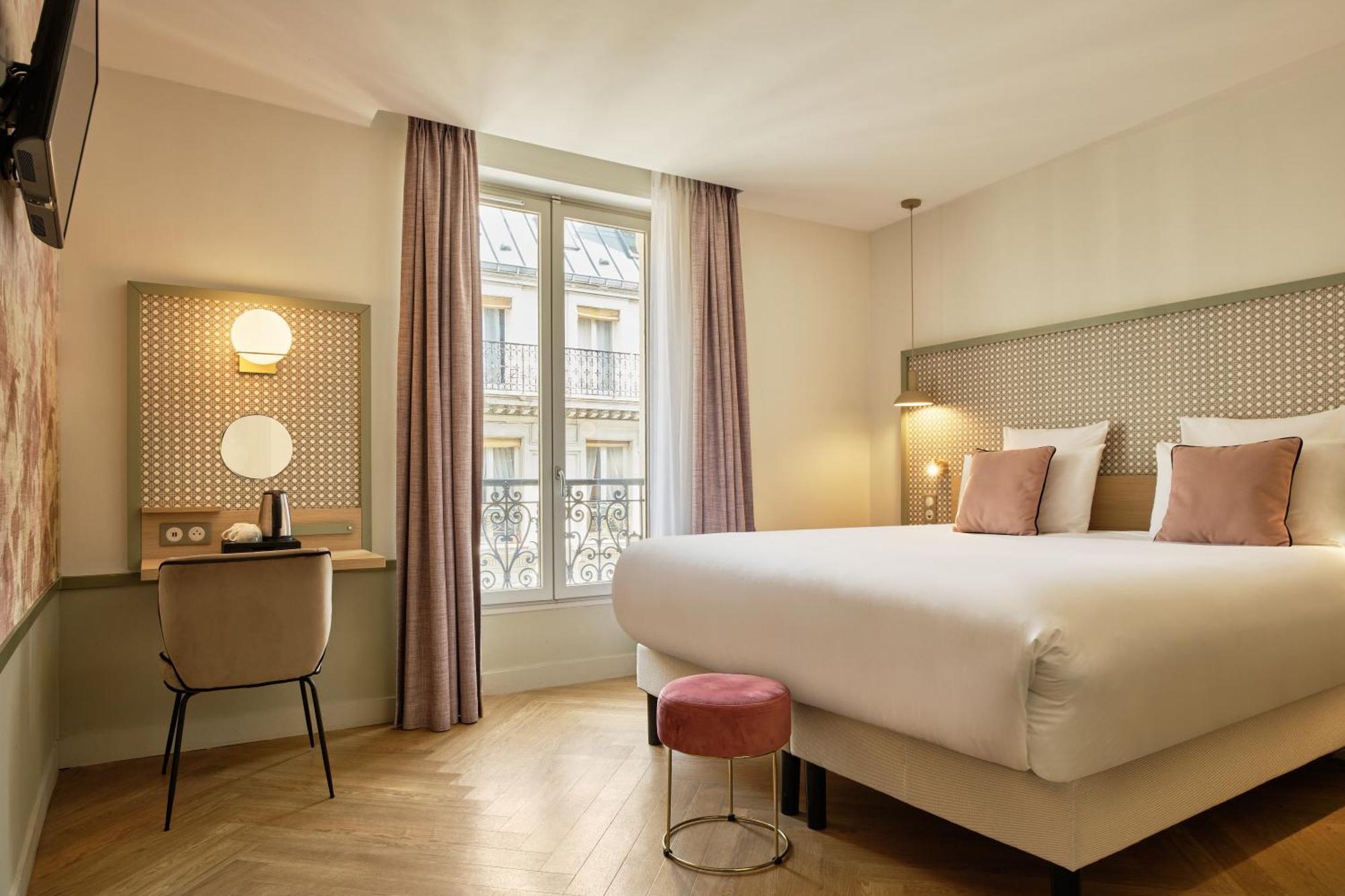 3 Romantic Hotels In Paris 8th Arr. That Deliver on the Promise